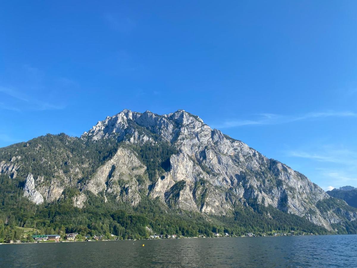 Ferienhaeuschen Am Traunsee Mit Tretboot Zur Freien Nutzung Am Badeplatz อัลท์มุนสเตอร์ ภายนอก รูปภาพ